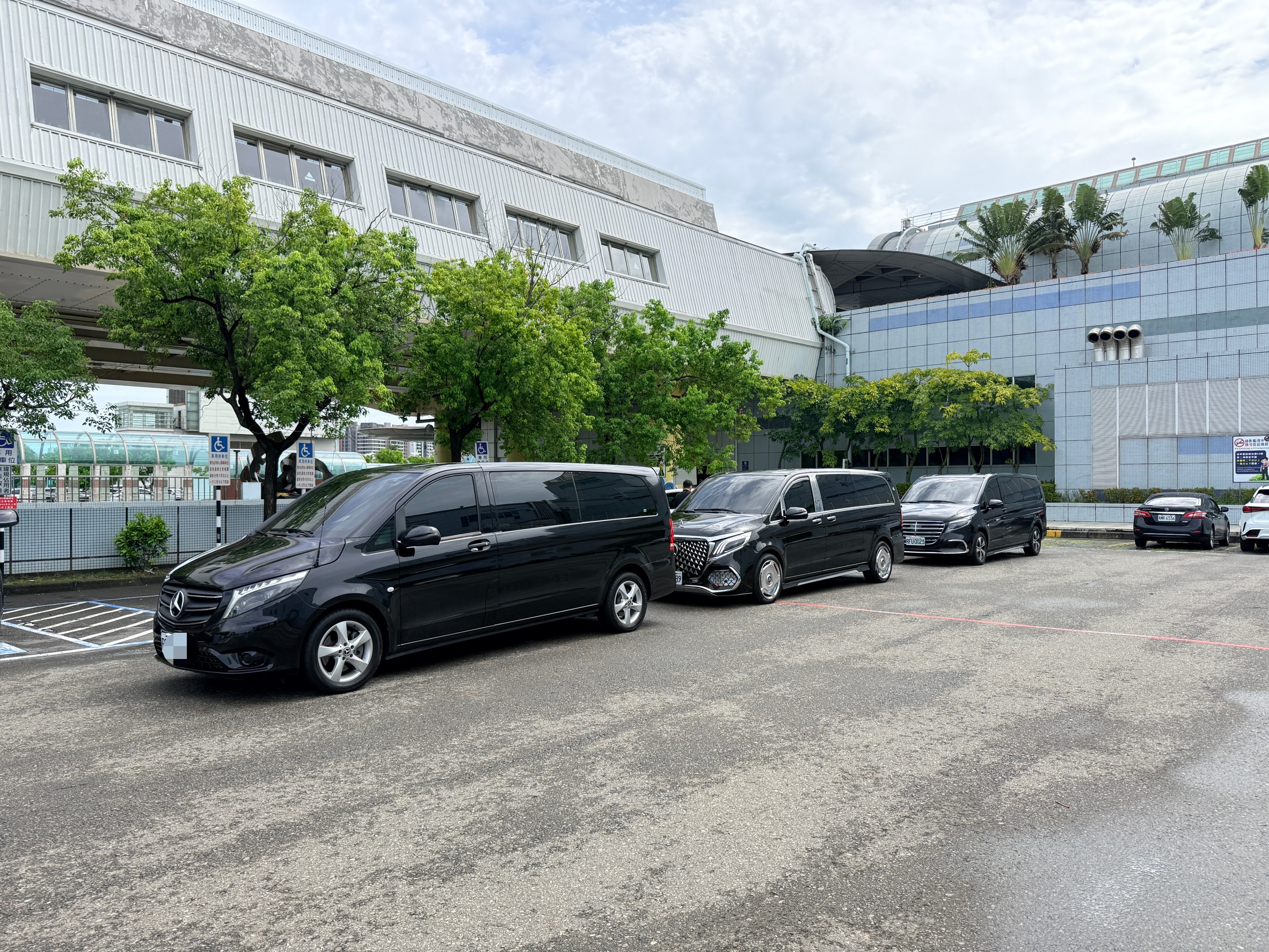 韓國演藝團隊來台簽售會｜3 台 Mercedes-Benz V-Class 完成高雄、台南兩天 VIP 包車接待的第2張圖片